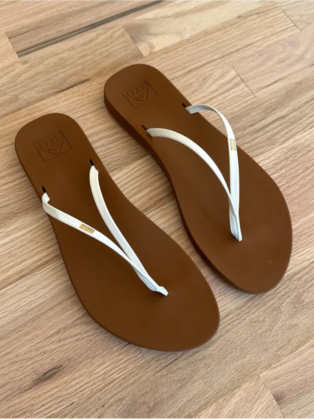 REEF Women's Cushion Slim Sandal White, Size 9